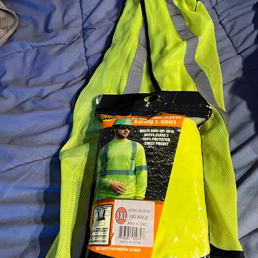 TWO NEW MENSWEAR, SAFETY T-SHIRT AND SAFETY VEST ANSI/FORESTER BRAND !
